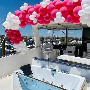 Cozy Ocean 3xdeck Yacht Botel